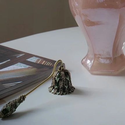 Candle Snuffer with Vintage Floral Design | Zinc Alloy for Clean, Smoke-Free Extinguishing