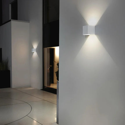 Adjustable Wall Light with Customizable Angle | Stylish LED Fixture for Indoor and Outdoor Illumination