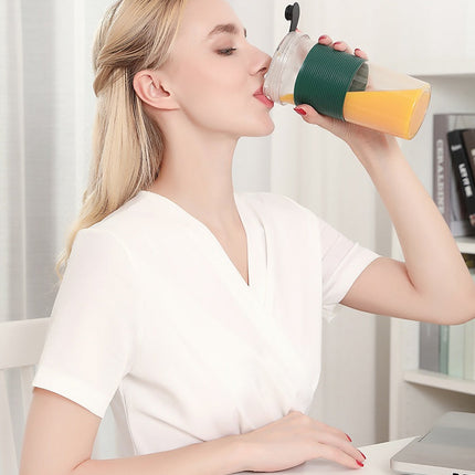 Portable 300ml Fruit Juicer with USB Rechargeable Design | Compact Blender for Fresh Juice on the Go