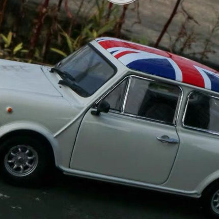 Mini Cooper 1300 Diecast Model in 1:24 Scale | Authentic Alloy Replica for Collectors and Enthusiasts