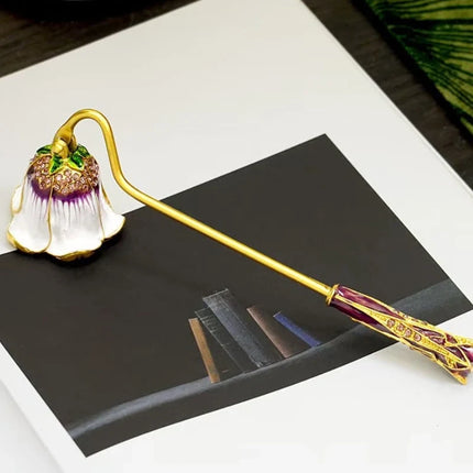 Candle Snuffer with Vintage Floral Design | Zinc Alloy for Clean, Smoke-Free Extinguishing