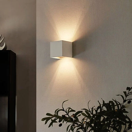 Adjustable Wall Light with Customizable Angle | Stylish LED Fixture for Indoor and Outdoor Illumination