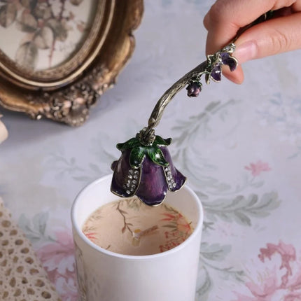 Candle Snuffer with Vintage Floral Design | Zinc Alloy for Clean, Smoke-Free Extinguishing