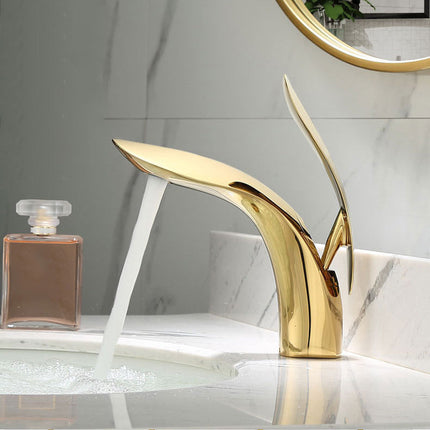 Single Hole Bathroom Faucet with Lever Handle, Brass Bathroom Sink Faucet with Aerator