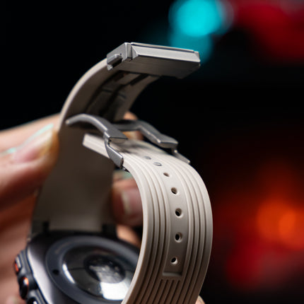 Samsung Watch Band with Folding Buckle and Curved Design – image 5
