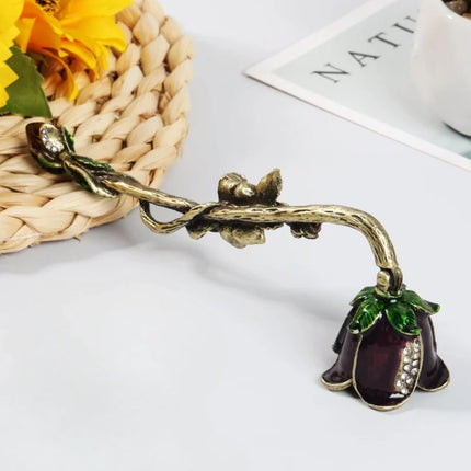 Candle Snuffer with Vintage Floral Design | Zinc Alloy for Clean, Smoke-Free Extinguishing