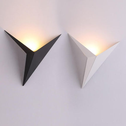 LED Wall Light in Triangular Design with Color Options | Modern Minimalist Lamp for Elegant Home Ambiance