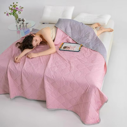 Cooling Summer Comforter with Dual-Sided Fabric | Breathable & Soft for Ultimate Comfort 10