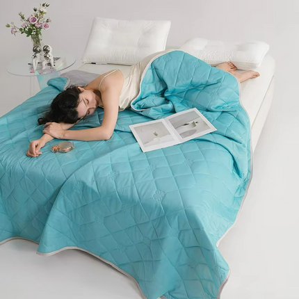 Cooling Summer Comforter with Dual-Sided Fabric | Breathable & Soft for Ultimate Comfort 11