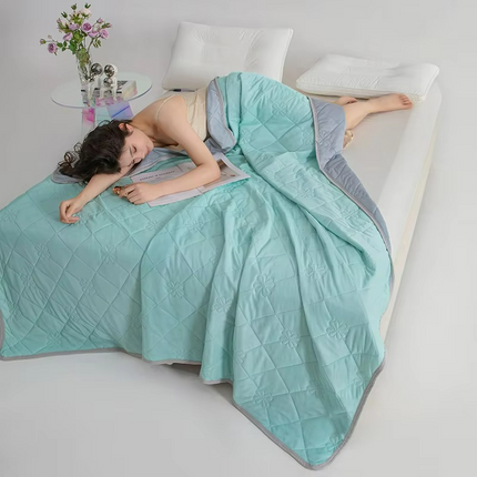 Cooling Summer Comforter with Dual-Sided Fabric | Breathable & Soft for Ultimate Comfort 9
