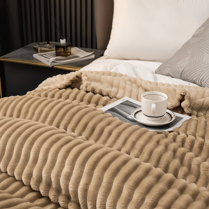 CosyLoom Plaid | Soft Ribbed Fleece Blanket with Breathable Design | Fluffy Comfort for All Seasons 5