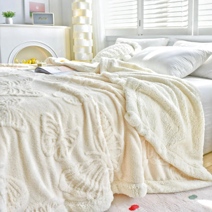 Cozy Coral Fleece Blanket | Lightweight Flannel Design for Ultimate Warmth 3