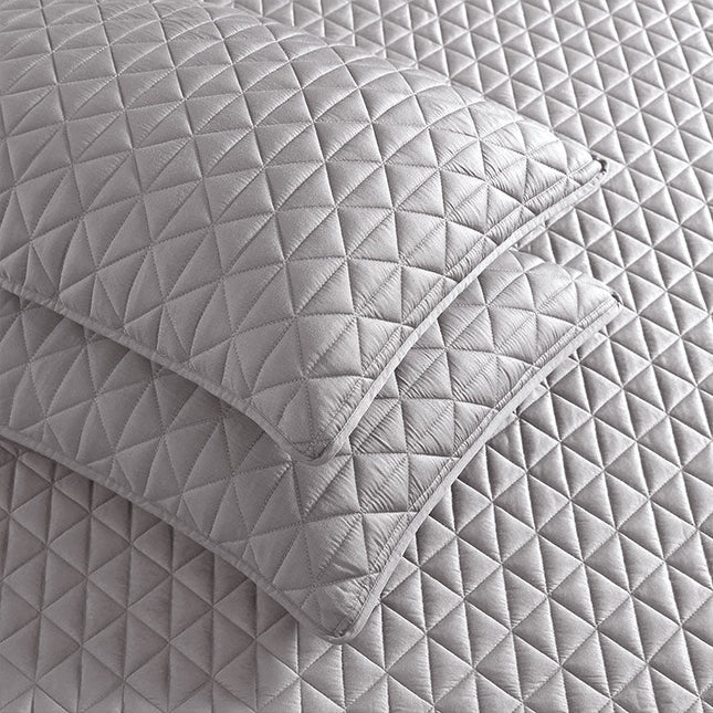 Diamond Collection | King Size Quilt with Luxurious Diamond Design | Cozy Comfort for Year-Round Use 1