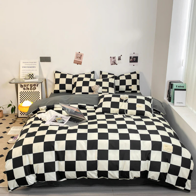 Elegant Duvet Cover Set | Checkered Pattern with Soft, Breathable Fabric for Year-Round Comfort 0