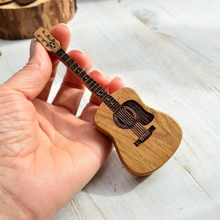 Elegant Wooden Guitar Pick Case with Stand & Engraved Design for Personalized Gifting 3