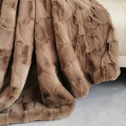 Heavenly Retreat | Faux Fur Blanket with Dual-Layer Design | Luxurious Softness for Cozy Comfort 5