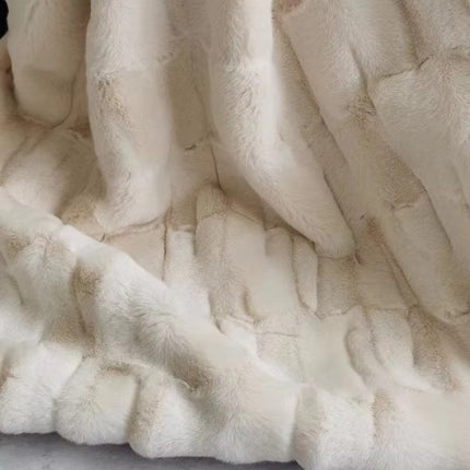 Heavenly Retreat | Faux Fur Blanket with Dual-Layer Design | Luxurious Softness for Cozy Comfort 6