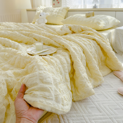 IYA | Elegant Heating Blanket with Breathable Softness | Lightweight Design for Summer Comfort 4