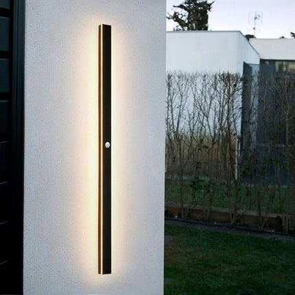 Modern Outdoor Wall Light with Linear LED Design – image 31