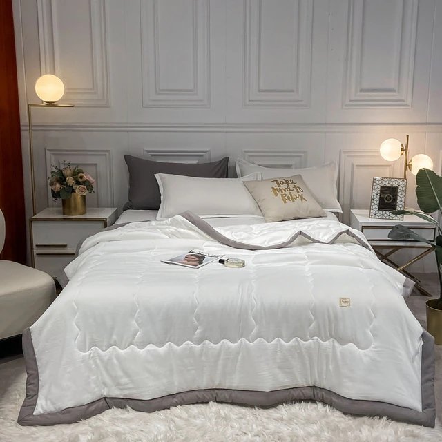 Layla | Lightweight Summer Blanket with Moisture Regulation | Breathable Design for Ultimate Comfort 0