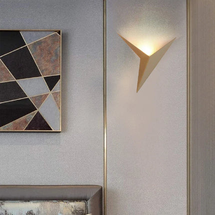 LED Wall Light in Triangular Design with Color Options | Modern Minimalist Lamp for Elegant Home Ambiance