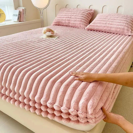 Luxurious Faux Fur Bed Sheet | Deep Pocket Design for Ultimate Comfort 4
