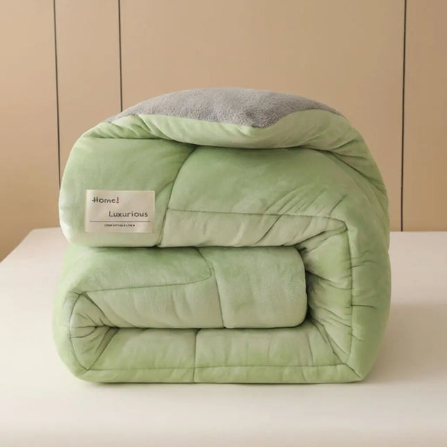 Velvet Quilt with Lambswool Lining, Warm Quilted Comforter, Plush Bed Comforter for Year Round Comfort_01