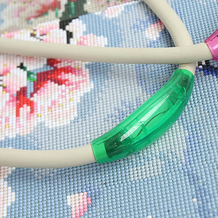 Neck Reading Light, Hands Free LED Neck Light for Knitting and Crochet – image 4