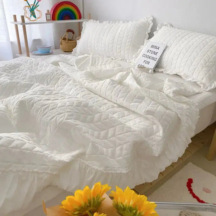 Seersucker Bedding Set | Lightweight Summer Quilt with Ruffled Edges | Versatile Comfort for All Seasons 0