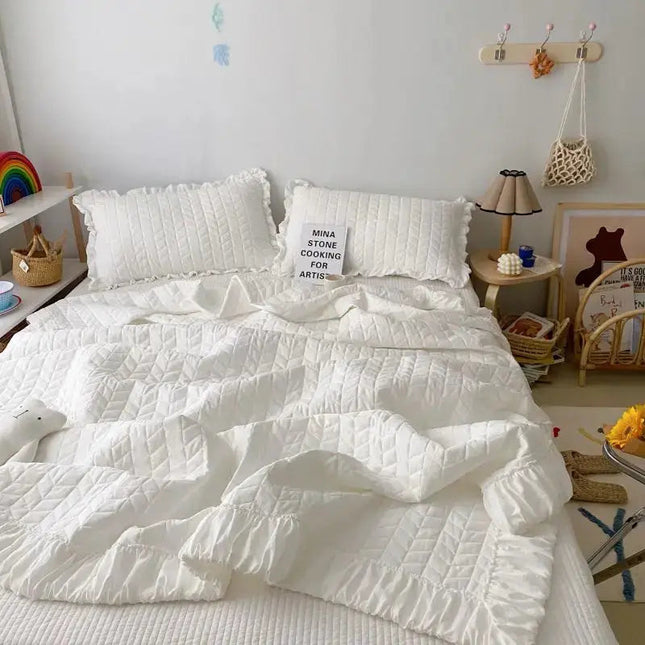 Seersucker Bedding Set | Lightweight Summer Quilt with Ruffled Edges | Versatile Comfort for All Seasons 1