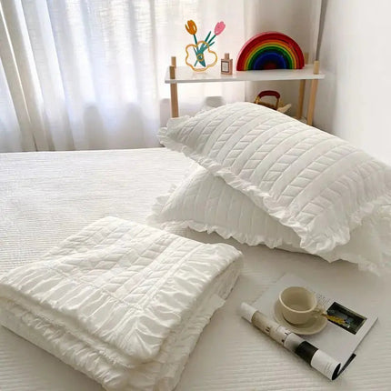 Seersucker Bedding Set | Lightweight Summer Quilt with Ruffled Edges | Versatile Comfort for All Seasons 3