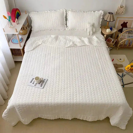 Seersucker Bedding Set | Lightweight Summer Quilt with Ruffled Edges | Versatile Comfort for All Seasons 4
