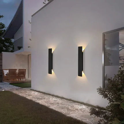StormGlow | Weatherproof Outdoor Wall Lamp with Modern Design | Durable Lighting for Any Weather 1