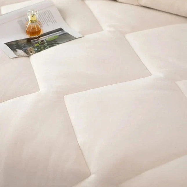 Ultra-Soft Blanket | Premium Fabric for Year-Round Comfort | Cozy & Durable Design 1