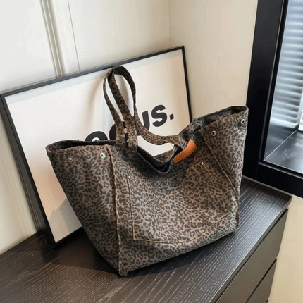 WildElegance | Leopard Print Handbag with Spacious Interior | Trendy Accessory for Everyday Use 2