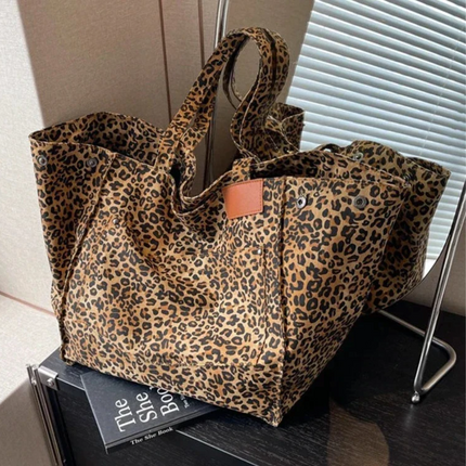 WildElegance | Leopard Print Handbag with Spacious Interior | Trendy Accessory for Everyday Use 5