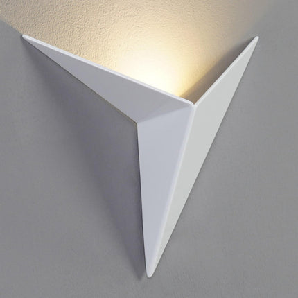 LED Wall Light in Triangular Design with Color Options | Modern Minimalist Lamp for Elegant Home Ambiance