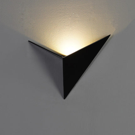 LED Wall Light in Triangular Design with Color Options | Modern Minimalist Lamp for Elegant Home Ambiance