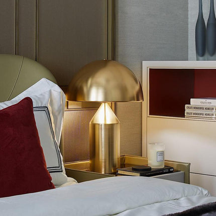 Modern Table Lamp in Metal, Small Bedside Lamp for Nightstand and Shelf