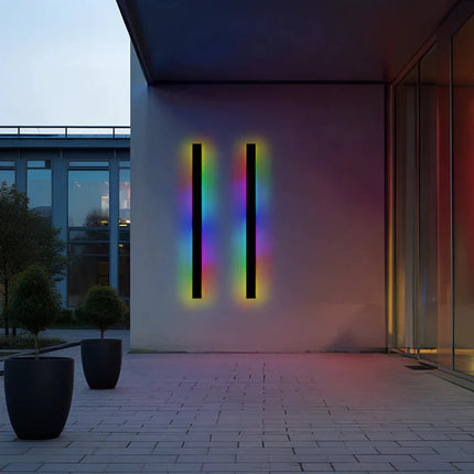 Modern Outdoor Wall Light with Linear LED Design – image 13