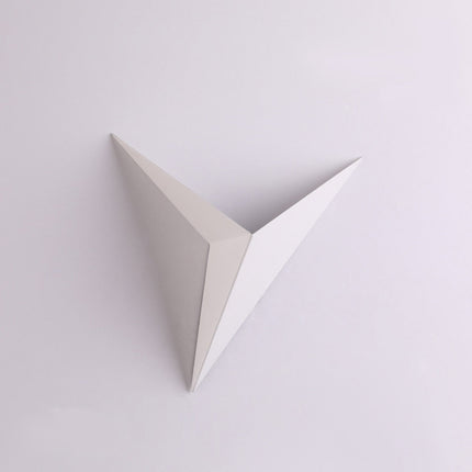 LED Wall Light in Triangular Design with Color Options | Modern Minimalist Lamp for Elegant Home Ambiance