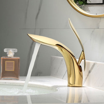 Copper Bathroom Sink Faucet in Nordic Style – image 11