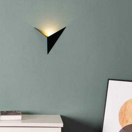 LED Wall Light in Triangular Design with Color Options | Modern Minimalist Lamp for Elegant Home Ambiance