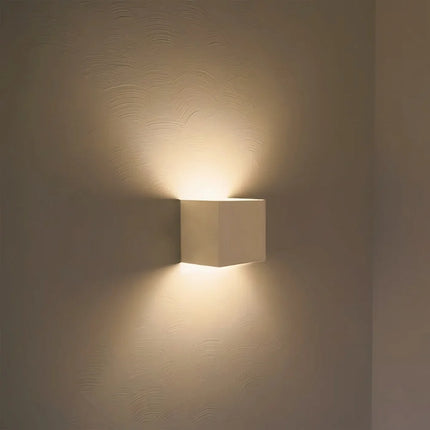 Adjustable Wall Light with Customizable Angle | Stylish LED Fixture for Indoor and Outdoor Illumination